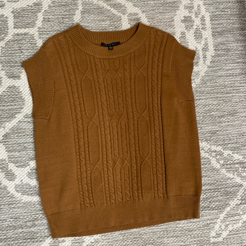 Cyrus “muscle tank”-cut sweater